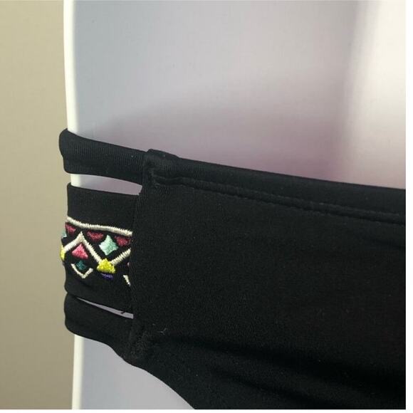 PINK Victoria’s Secret Tribal Embroidered Bikini Set S/M Black EUC - Picture 13 of 16